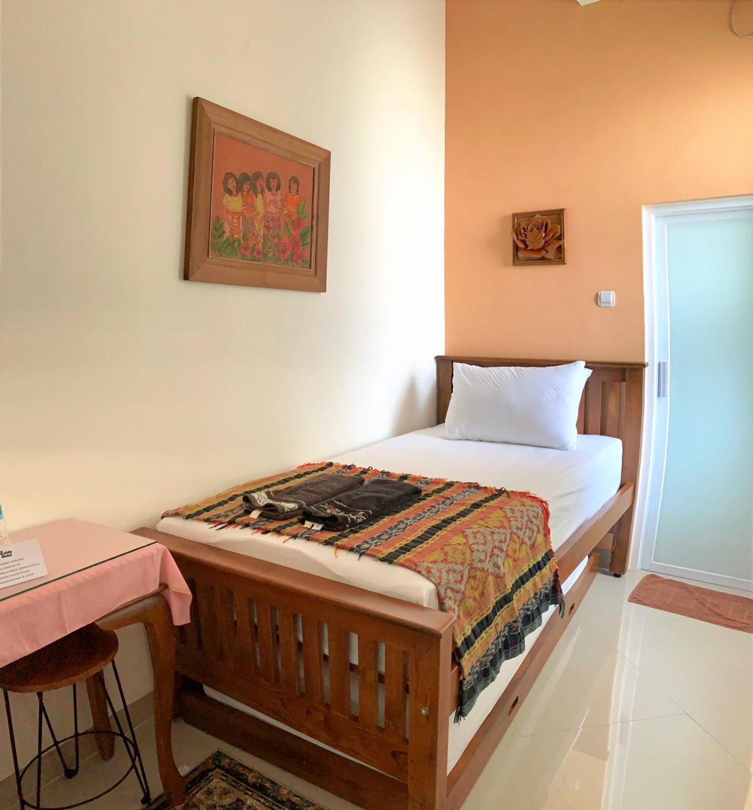 The Cabin Hotel Ambasador Yogyakarta Exteriör bild